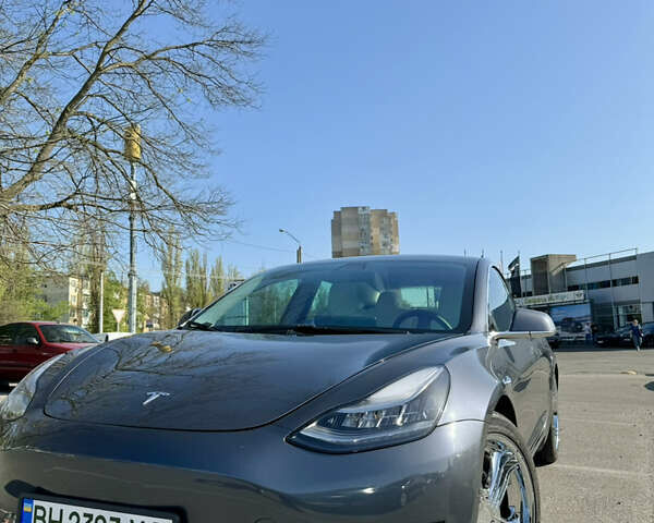 Серый Тесла Модель 3, объемом двигателя 0 л и пробегом 112 тыс. км за 23500 $, фото 20 на Automoto.ua