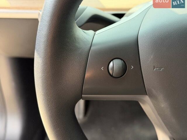 Серый Тесла Модель 3, объемом двигателя 0 л и пробегом 103 тыс. км за 17690 $, фото 14 на Automoto.ua