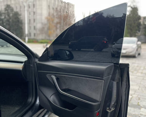 Серый Тесла Модель 3, объемом двигателя 0 л и пробегом 117 тыс. км за 18700 $, фото 13 на Automoto.ua