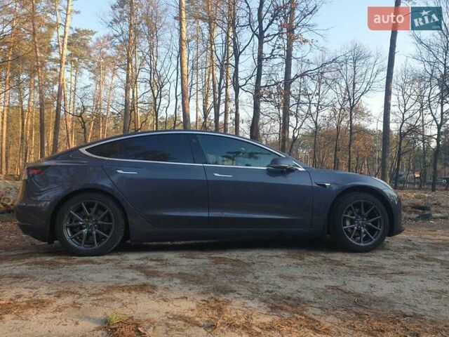 Серый Тесла Модель 3, объемом двигателя 0 л и пробегом 70 тыс. км за 18500 $, фото 5 на Automoto.ua