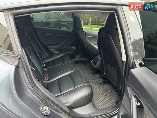 Серый Тесла Модель 3, объемом двигателя 0 л и пробегом 62 тыс. км за 17500 $, фото 25 на Automoto.ua