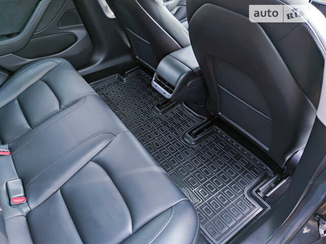 Серый Тесла Модель 3, объемом двигателя 0 л и пробегом 75 тыс. км за 22500 $, фото 32 на Automoto.ua