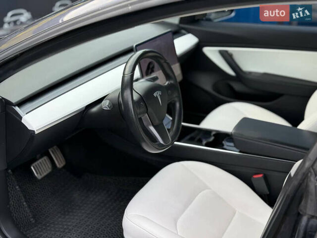 Тесла Модель 3 2019 у Хмельницькому на Automoto.ua Сірий Тесла Модель 3, об'ємом двигуна 0 л та пробігом 205 тис. км за 17399 $, фото 9 на Automoto.ua