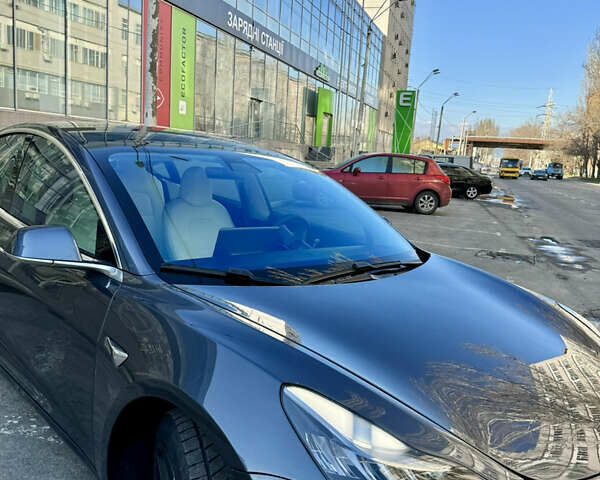 Серый Тесла Модель 3, объемом двигателя 0 л и пробегом 112 тыс. км за 23500 $, фото 1 на Automoto.ua