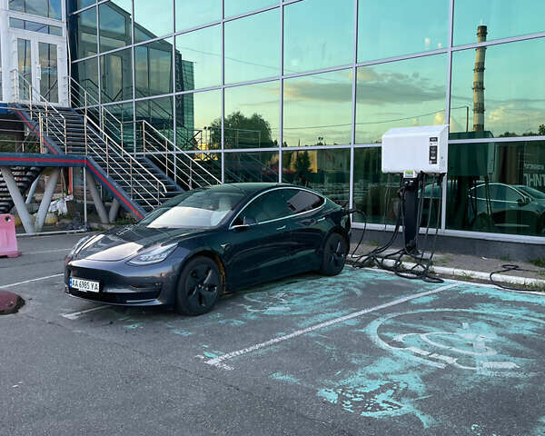 Серый Тесла Модель 3, объемом двигателя 0 л и пробегом 130 тыс. км за 19000 $, фото 5 на Automoto.ua