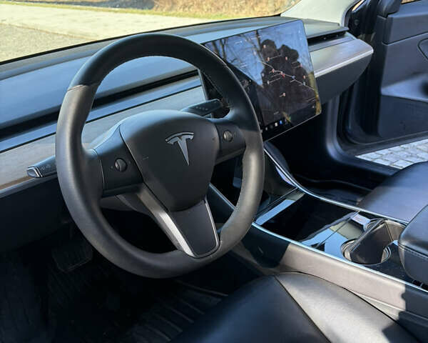 Серый Тесла Модель 3, объемом двигателя 0 л и пробегом 80 тыс. км за 16500 $, фото 1 на Automoto.ua