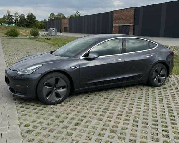 Сірий Тесла Модель 3, об'ємом двигуна 0 л та пробігом 117 тис. км за 15900 $, фото 1 на Automoto.ua