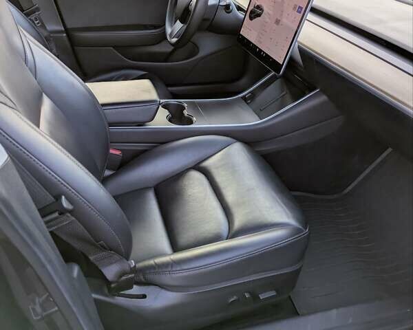 Серый Тесла Модель 3, объемом двигателя 0 л и пробегом 145 тыс. км за 17000 $, фото 20 на Automoto.ua