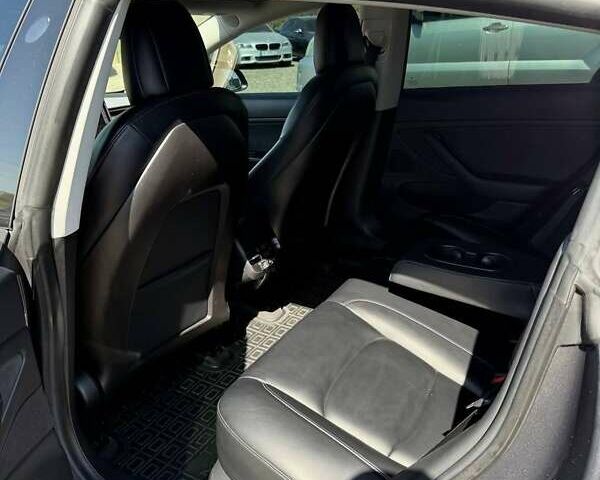 Серый Тесла Модель 3, объемом двигателя 0 л и пробегом 140 тыс. км за 15000 $, фото 5 на Automoto.ua