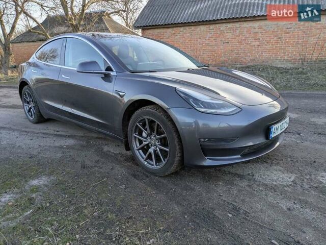 Серый Тесла Модель 3, объемом двигателя 0 л и пробегом 145 тыс. км за 17000 $, фото 1 на Automoto.ua