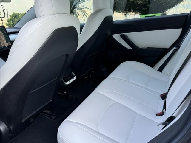 Сірий Тесла Модель 3, об'ємом двигуна 0 л та пробігом 126 тис. км за 21000 $, фото 12 на Automoto.ua