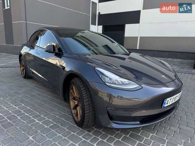 Серый Тесла Модель 3, объемом двигателя 0 л и пробегом 93 тыс. км за 19300 $, фото 14 на Automoto.ua