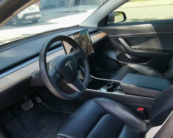 Серый Тесла Модель 3, объемом двигателя 0 л и пробегом 49 тыс. км за 25700 $, фото 8 на Automoto.ua