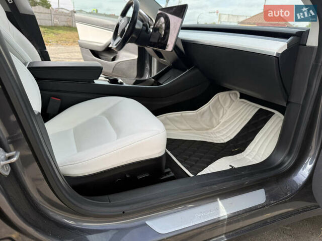 Тесла Модель 3 2019 у Києві на Automoto.ua Сірий Тесла Модель 3, об'ємом двигуна 0 л та пробігом 167 тис. км за 15500 $, фото 7 на Automoto.ua
