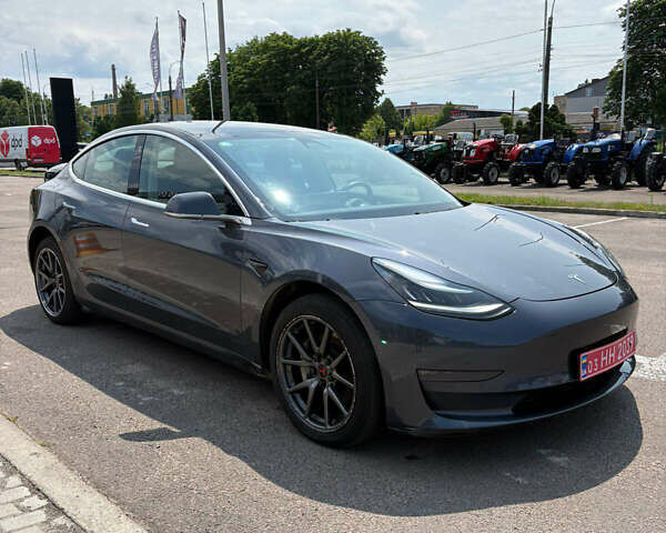 Серый Тесла Модель 3, объемом двигателя 0 л и пробегом 82 тыс. км за 15800 $, фото 1 на Automoto.ua