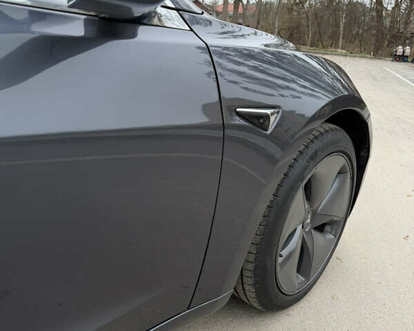 Серый Тесла Модель 3, объемом двигателя 0 л и пробегом 135 тыс. км за 16999 $, фото 43 на Automoto.ua