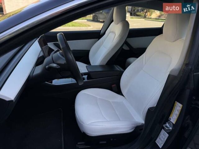 Серый Тесла Модель 3, объемом двигателя 0 л и пробегом 87 тыс. км за 21900 $, фото 32 на Automoto.ua
