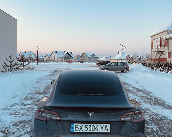 Серый Тесла Модель 3, объемом двигателя 0 л и пробегом 135 тыс. км за 15550 $, фото 5 на Automoto.ua
