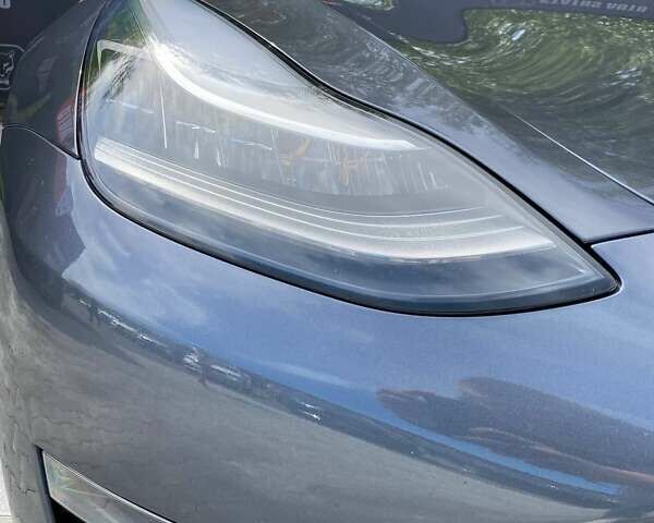 Серый Тесла Модель 3, объемом двигателя 0 л и пробегом 60 тыс. км за 23200 $, фото 3 на Automoto.ua