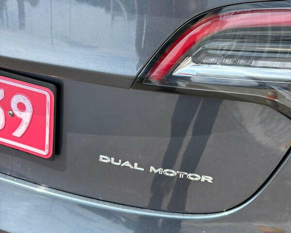 Серый Тесла Модель 3, объемом двигателя 0 л и пробегом 82 тыс. км за 15800 $, фото 11 на Automoto.ua