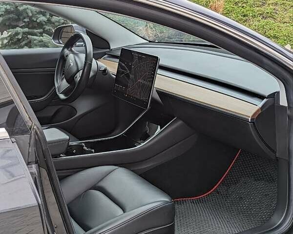 Серый Тесла Модель 3, объемом двигателя 0 л и пробегом 68 тыс. км за 23500 $, фото 21 на Automoto.ua