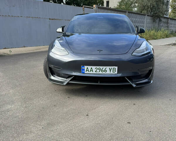Серый Тесла Модель 3, объемом двигателя 0 л и пробегом 81 тыс. км за 21500 $, фото 1 на Automoto.ua