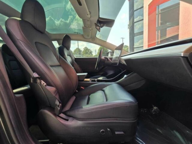 Серый Тесла Модель 3, объемом двигателя 0 л и пробегом 35 тыс. км за 10500 $, фото 6 на Automoto.ua