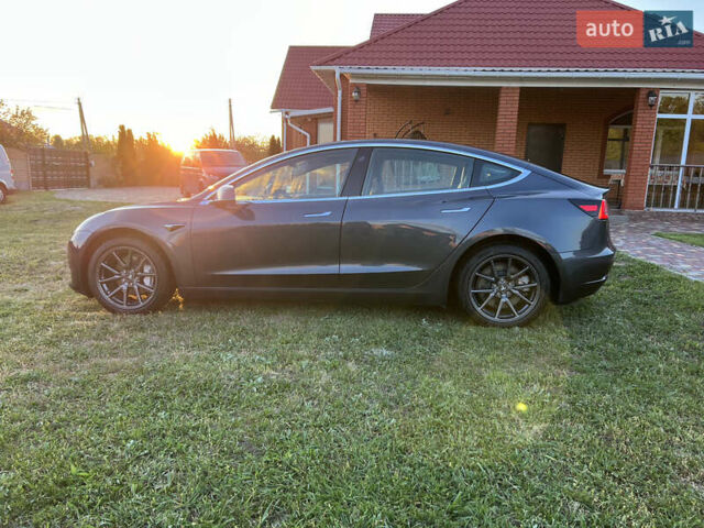 Серый Тесла Модель 3, объемом двигателя 0 л и пробегом 69 тыс. км за 17600 $, фото 2 на Automoto.ua