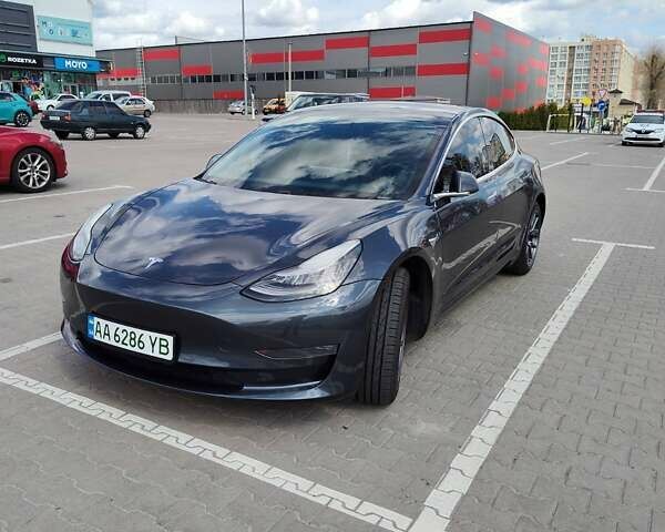Серый Тесла Модель 3, объемом двигателя 0 л и пробегом 143 тыс. км за 26900 $, фото 2 на Automoto.ua