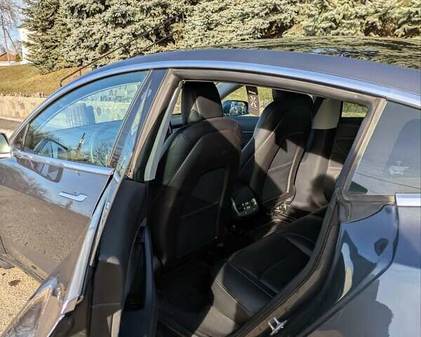 Серый Тесла Модель 3, объемом двигателя 0 л и пробегом 145 тыс. км за 17000 $, фото 6 на Automoto.ua