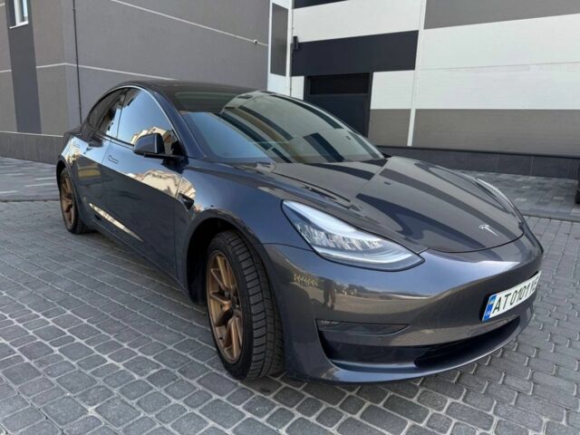 Серый Тесла Модель 3, объемом двигателя 0 л и пробегом 93 тыс. км за 20900 $, фото 1 на Automoto.ua
