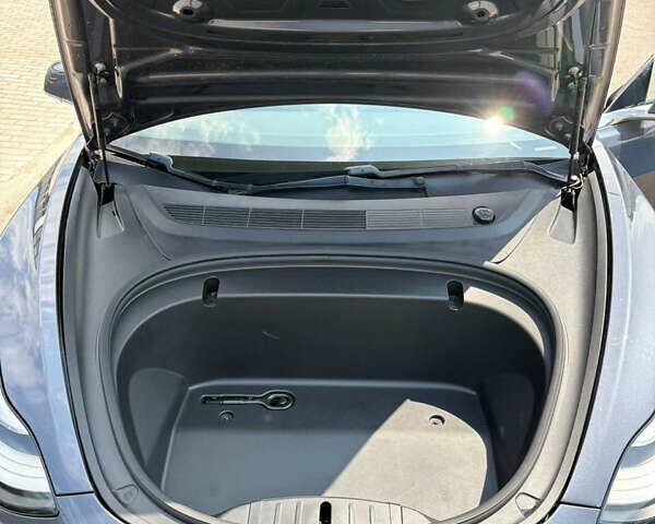 Серый Тесла Модель 3, объемом двигателя 0 л и пробегом 82 тыс. км за 15800 $, фото 12 на Automoto.ua