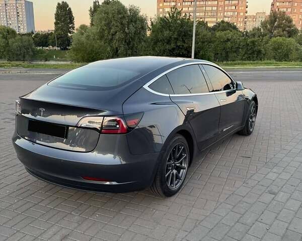Серый Тесла Модель 3, объемом двигателя 0 л и пробегом 120 тыс. км за 15700 $, фото 5 на Automoto.ua