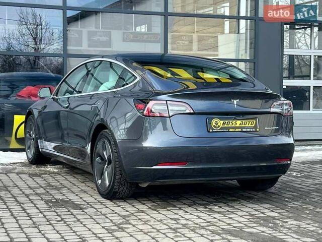 Серый Тесла Модель 3, объемом двигателя 0 л и пробегом 88 тыс. км за 22900 $, фото 4 на Automoto.ua