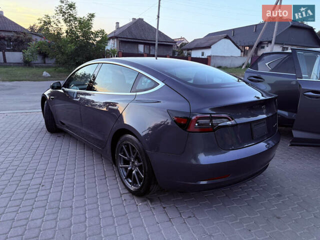 Серый Тесла Модель 3, объемом двигателя 0 л и пробегом 28 тыс. км за 19300 $, фото 1 на Automoto.ua