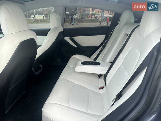 Серый Тесла Модель 3, объемом двигателя 0 л и пробегом 140 тыс. км за 15500 $, фото 4 на Automoto.ua