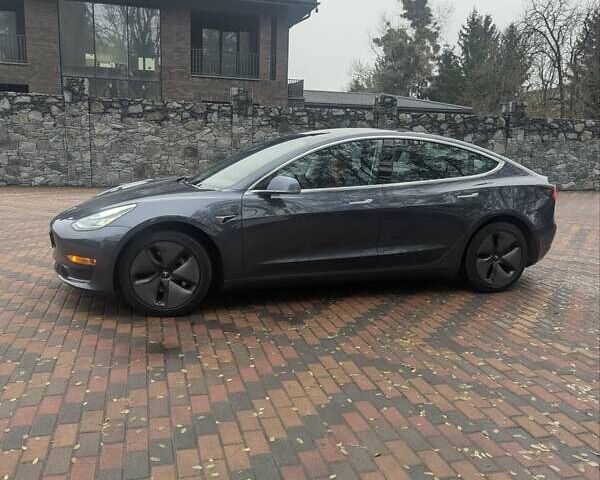 Серый Тесла Модель 3, объемом двигателя 0 л и пробегом 117 тыс. км за 18950 $, фото 4 на Automoto.ua