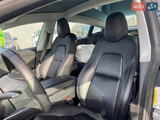 Серый Тесла Модель 3, объемом двигателя 0 л и пробегом 82 тыс. км за 18600 $, фото 12 на Automoto.ua