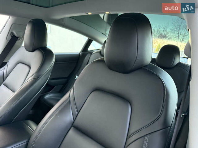 Серый Тесла Модель 3, объемом двигателя 0 л и пробегом 54 тыс. км за 18899 $, фото 12 на Automoto.ua