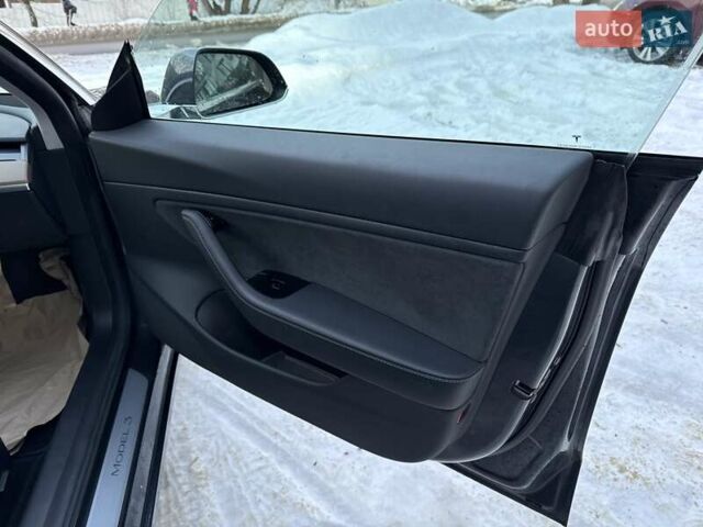 Серый Тесла Модель 3, объемом двигателя 0 л и пробегом 99 тыс. км за 17700 $, фото 43 на Automoto.ua