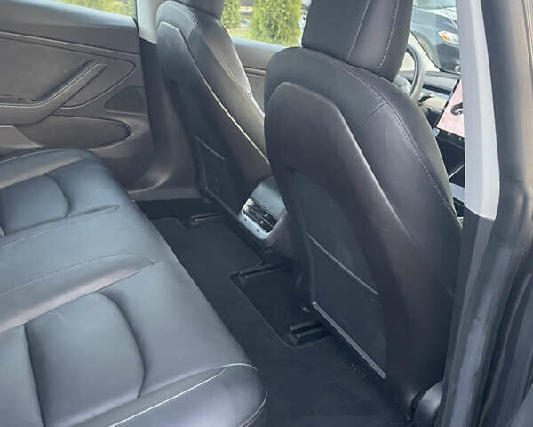 Серый Тесла Модель 3, объемом двигателя 0 л и пробегом 77 тыс. км за 16200 $, фото 6 на Automoto.ua