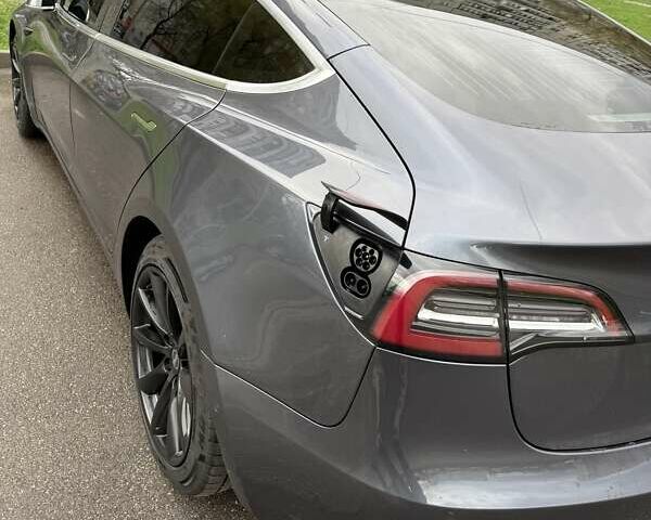 Серый Тесла Модель 3, объемом двигателя 0 л и пробегом 104 тыс. км за 27500 $, фото 11 на Automoto.ua