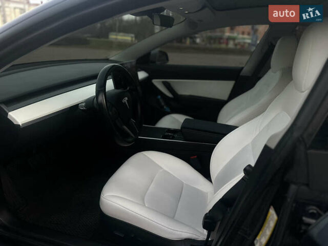 Серый Тесла Модель 3, объемом двигателя 0 л и пробегом 140 тыс. км за 15500 $, фото 6 на Automoto.ua