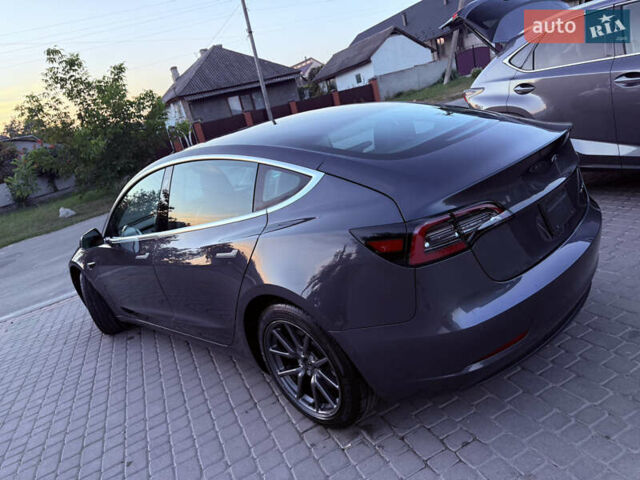 Серый Тесла Модель 3, объемом двигателя 0 л и пробегом 28 тыс. км за 19300 $, фото 7 на Automoto.ua