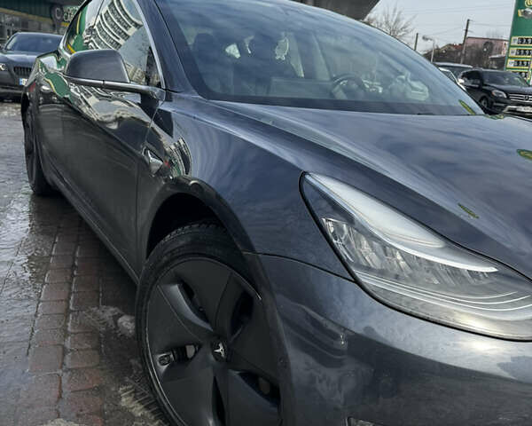 Серый Тесла Модель 3, объемом двигателя 0 л и пробегом 121 тыс. км за 16850 $, фото 1 на Automoto.ua