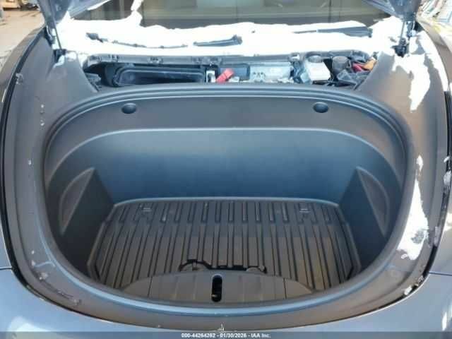 Серый Тесла Модель 3, объемом двигателя 0 л и пробегом 82 тыс. км за 3500 $, фото 9 на Automoto.ua