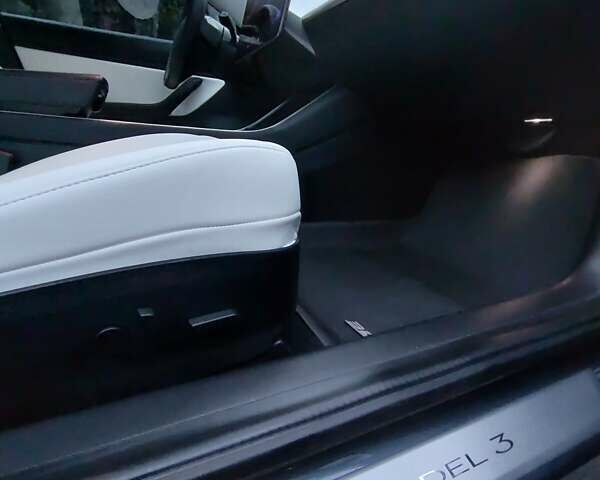 Сірий Тесла Модель 3, об'ємом двигуна 0 л та пробігом 49 тис. км за 27900 $, фото 46 на Automoto.ua