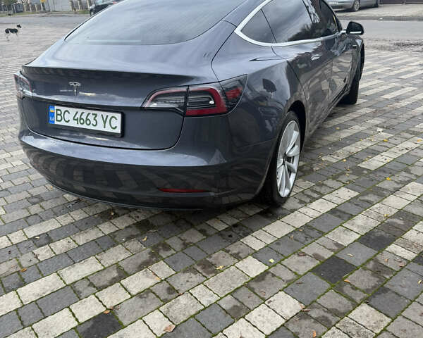 Серый Тесла Модель 3, объемом двигателя 0 л и пробегом 77 тыс. км за 17300 $, фото 2 на Automoto.ua
