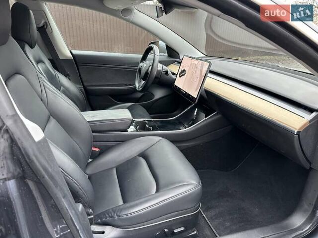 Серый Тесла Модель 3, объемом двигателя 0 л и пробегом 89 тыс. км за 18500 $, фото 12 на Automoto.ua
