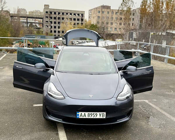 Серый Тесла Модель 3, объемом двигателя 0 л и пробегом 63 тыс. км за 20500 $, фото 3 на Automoto.ua